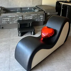 leden-house-maison-spcial-couple-avec-jacuzzi.fr-provencehotel.com/